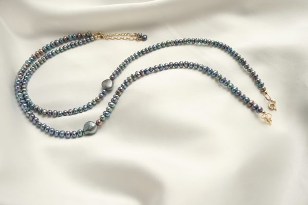 Choker from peacock freshwater pearls