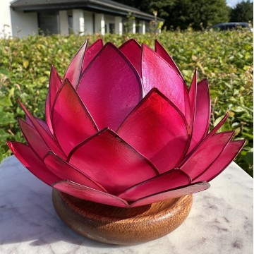 Lotus Stage med træ fod - Rød - Lotus Lysestager - GodKarmaShop